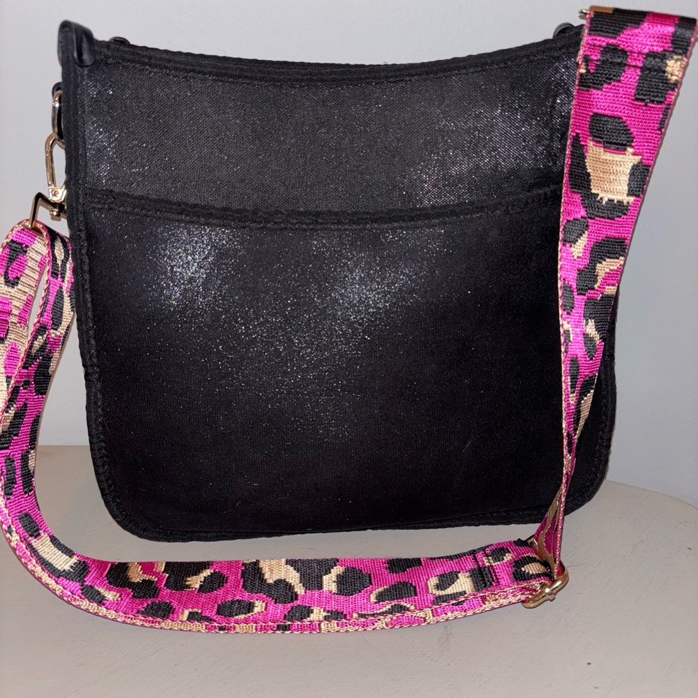 Jen & Co Black Crossbody Purse‎ Black with Sparkles & Pink Leopard Guitar Strap